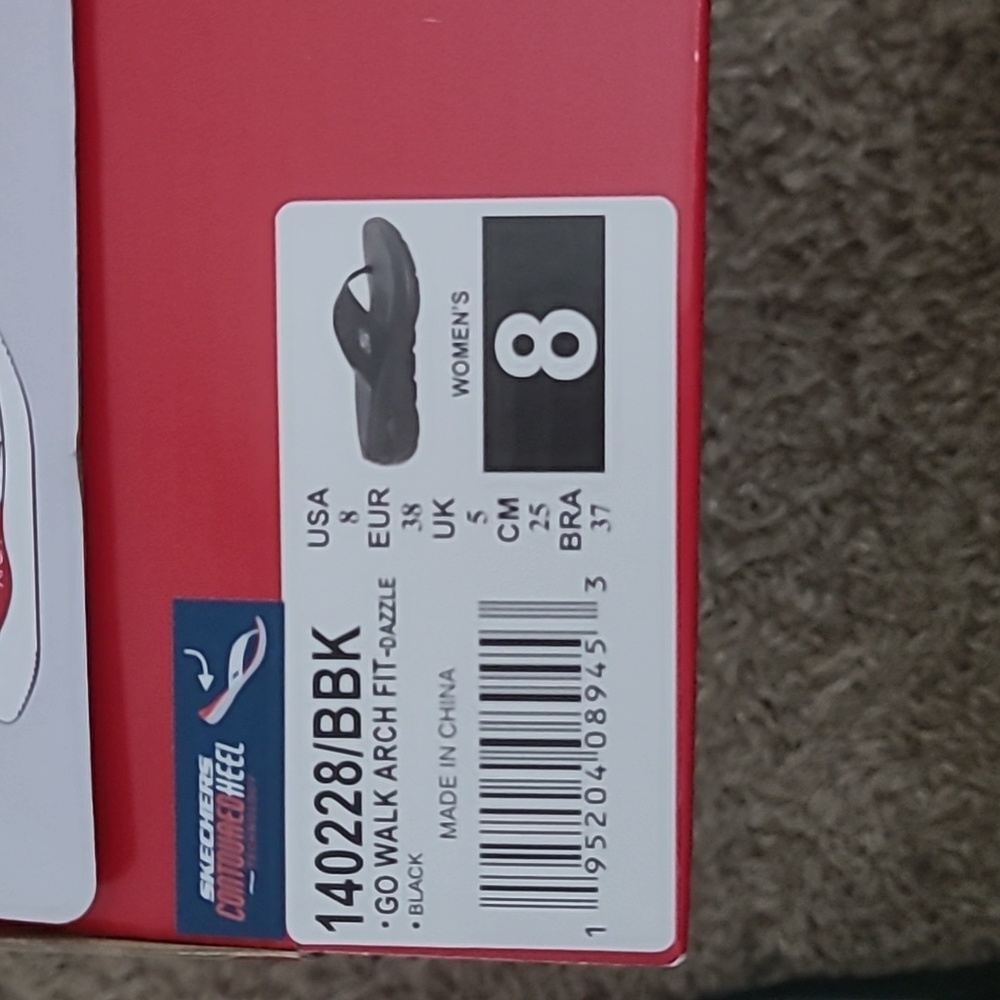 Women's Skechers Dazzle sandle NWT size 8